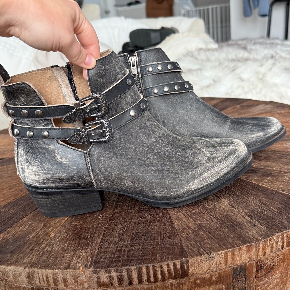 Circle G Black Corral Leather Distressed Studded Harness Belt Round Toe Booties